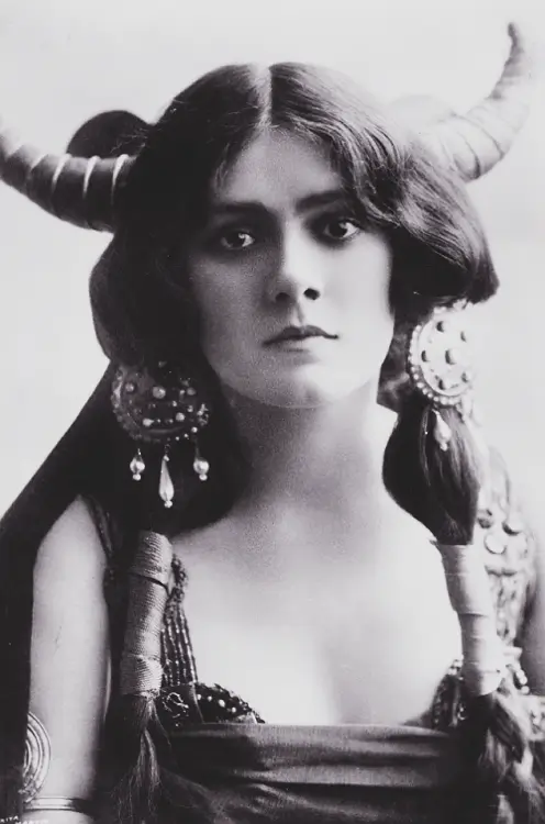 Lily Brayton as Ildico in Attila, c.1907.