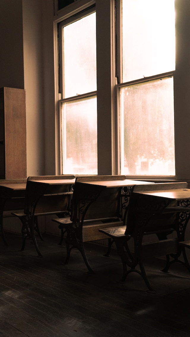jacob-padilla-DIdSc9gX9Fk-unsplash Old classroom