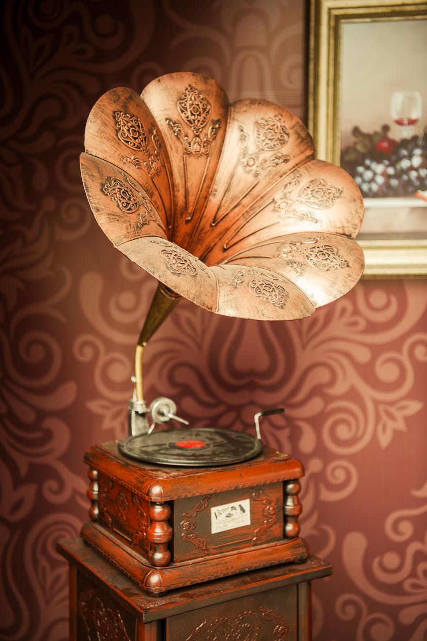 brown and white floral table lamp